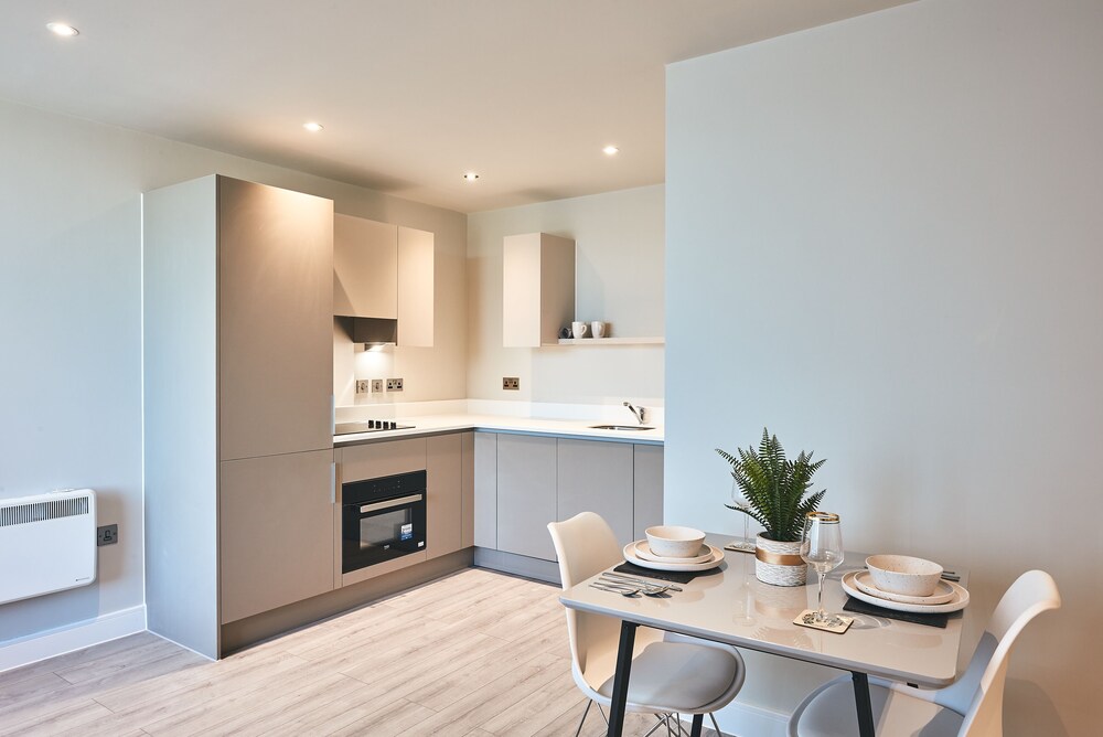 Seven Living Bracknell - Luxurious Chic Studio Apartments