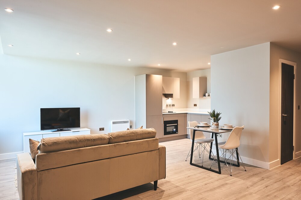 Seven Living Bracknell - Luxurious Chic Studio Apartments