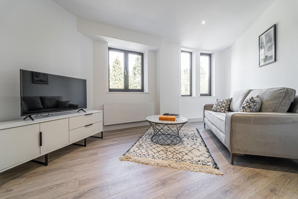 Seven Living Residences Solihull - Modern Studios Close to NEC and BHX