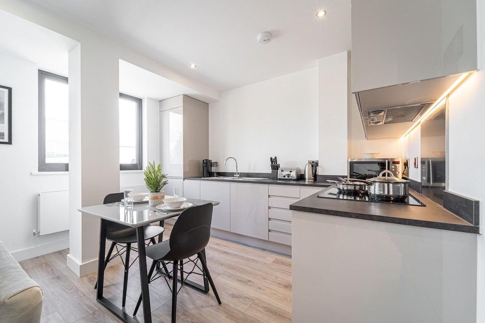 Seven Living Residences Solihull - Modern Studios Close to NEC and BHX