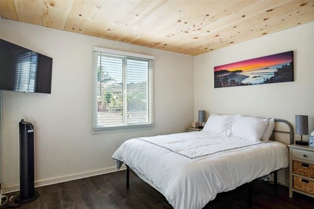 Property management change. Same property can be found under ID 3591545