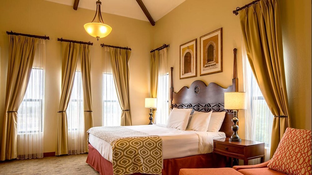 Beautiful Arizona Resort, Treat your family and loved ones to a luxury vacation!