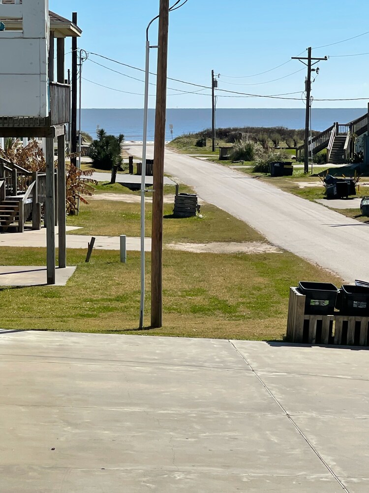 Rockin' Redfish relaxing family beach house, fisherman's paradise.