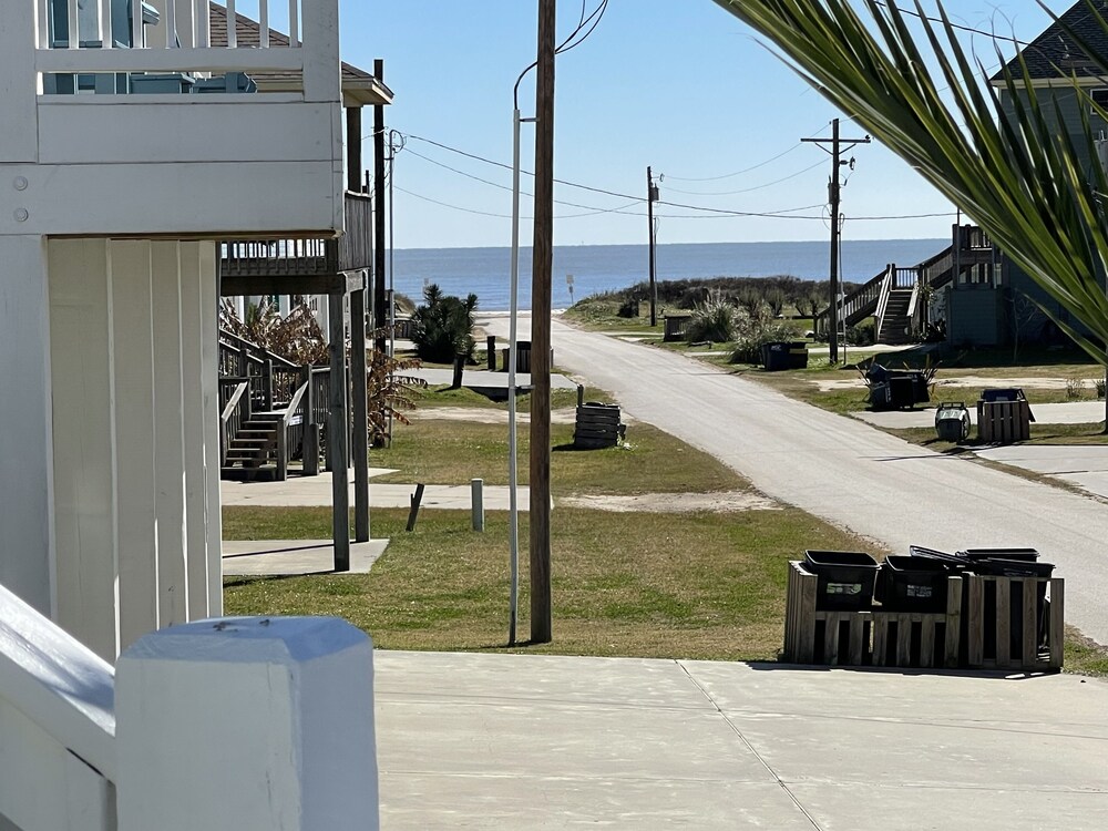 Rockin' Redfish relaxing family beach house, fisherman's paradise.