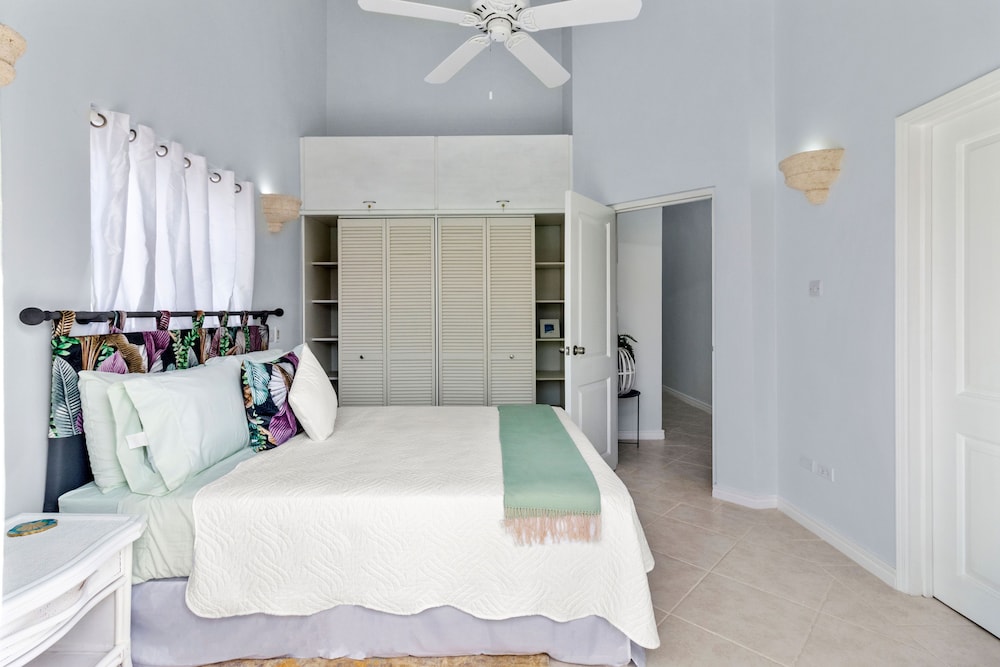 Beautiful Barbados Villa St James with beach membership Porters