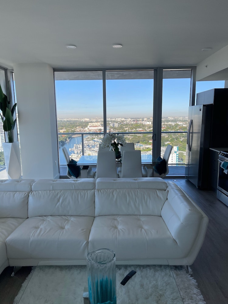 2 Bedroom luxury upscale condo <br>10 mins from MIA Airport 