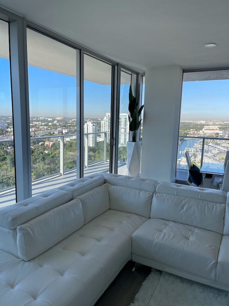 2 Bedroom luxury upscale condo <br>10 mins from MIA Airport 