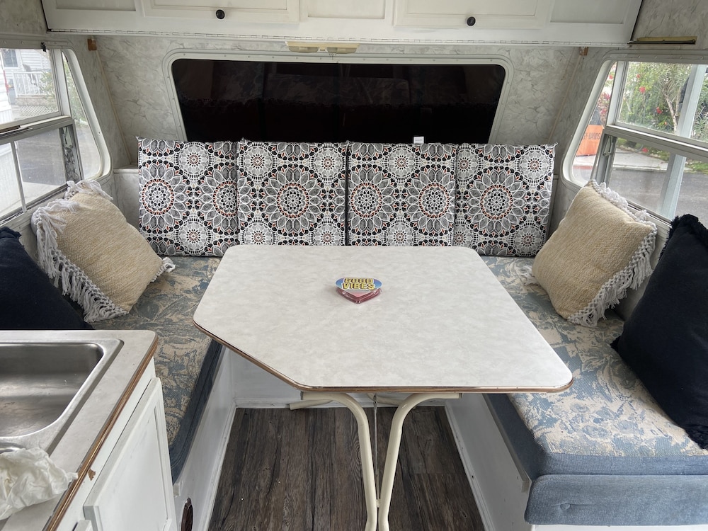 Cozy Rv full renovated In private park