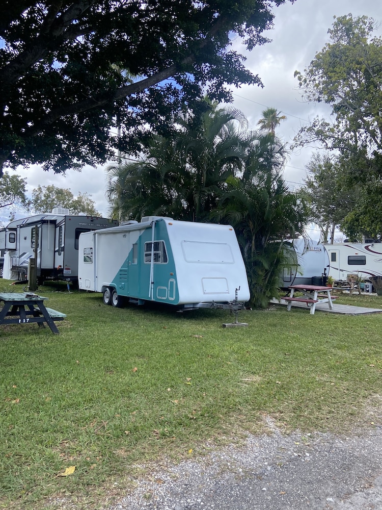 Cozy Rv full renovated In private park
