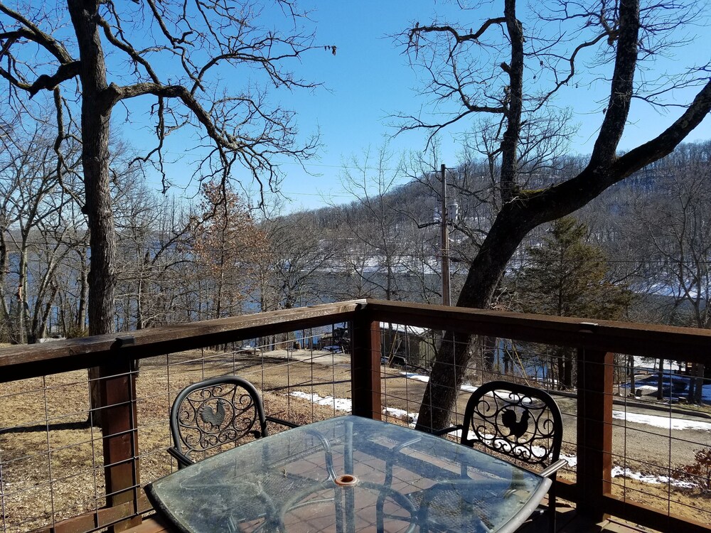 SUNRISE BLISS-Lakeview, Walking Path to Lake, By Eureka Springs and Indian Park.