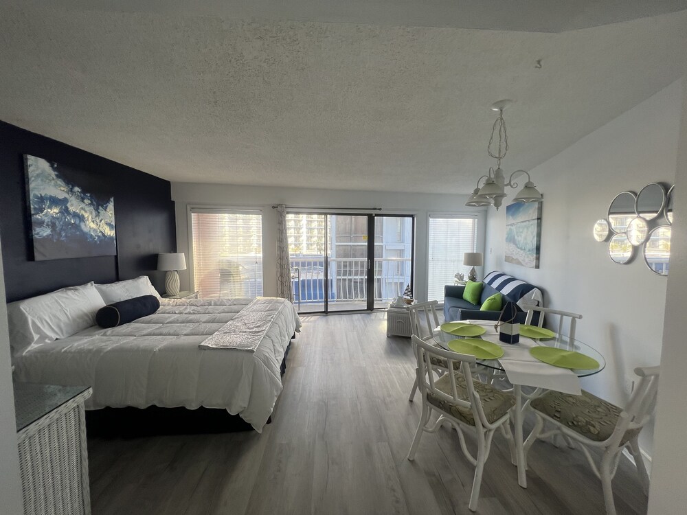 "Seas the Day"Remodeled OCEAN VIEW condo St Clements, Myrtle Beach