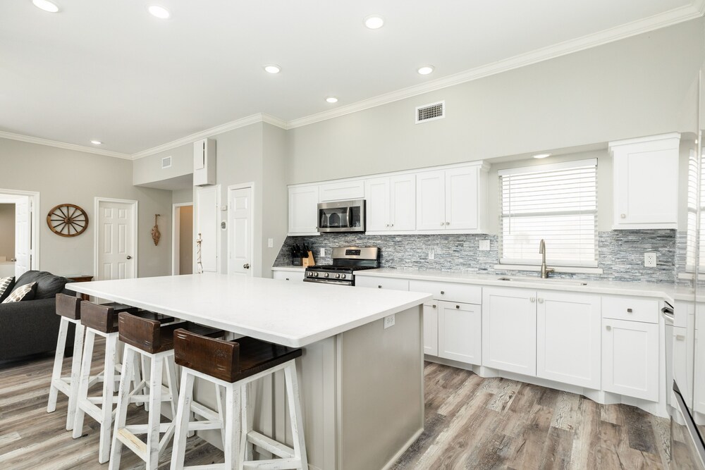 New to Vrbo! 2nd row Gulf views, 2 decks, Updated Private Beach House