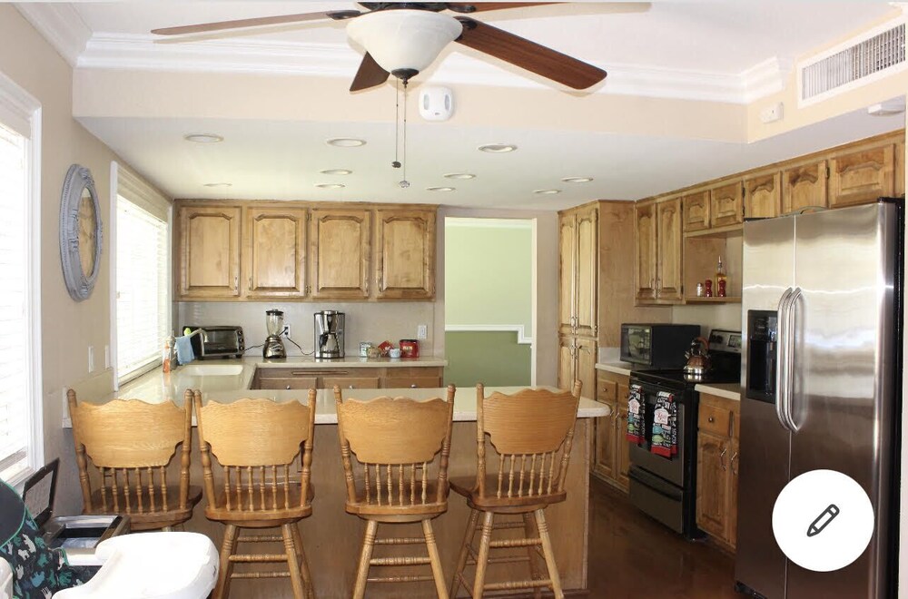 A charming fully furnished property located in Central Las Vegas!