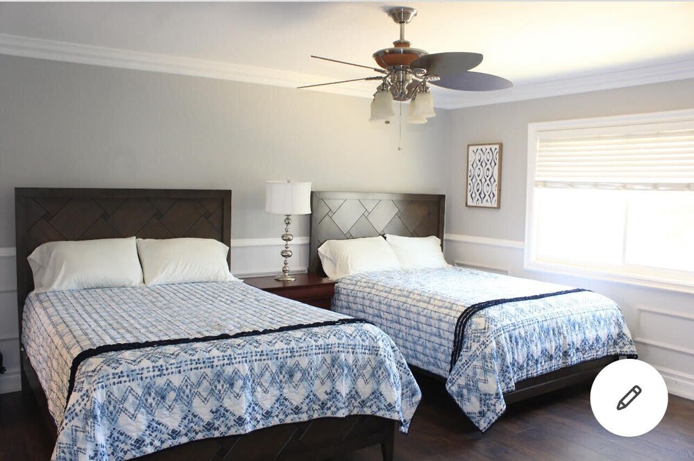 A charming fully furnished property located in Central Las Vegas!