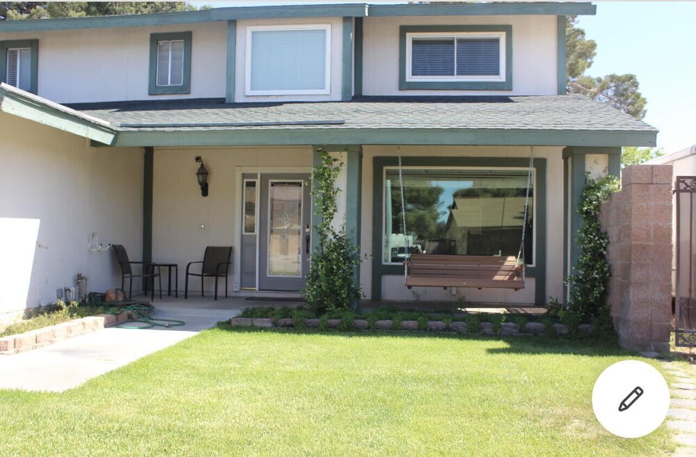 A charming fully furnished property located in Central Las Vegas!