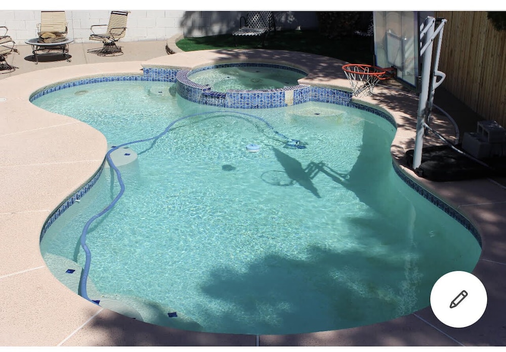 A charming fully furnished property located in Central Las Vegas!
