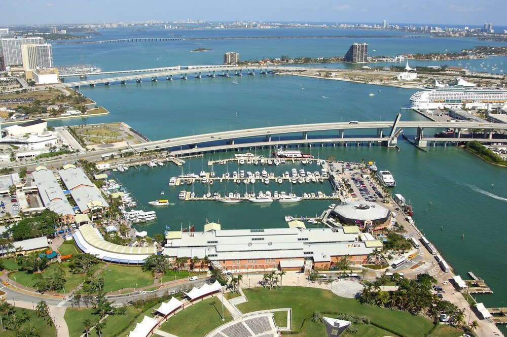 Cruise Vacation! Free Airport Shuttle, On-Site Dining, Near Port of Miami