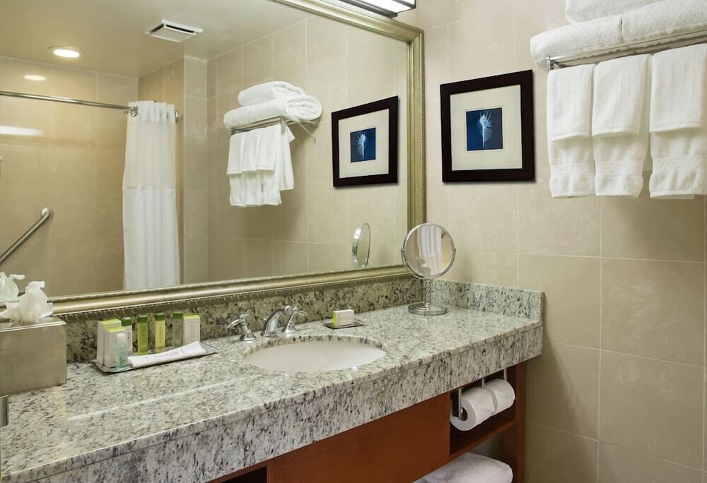 Comfort and Convenience! 3 Gorgeus Units, Pool, Minutes to CityPlace Doral