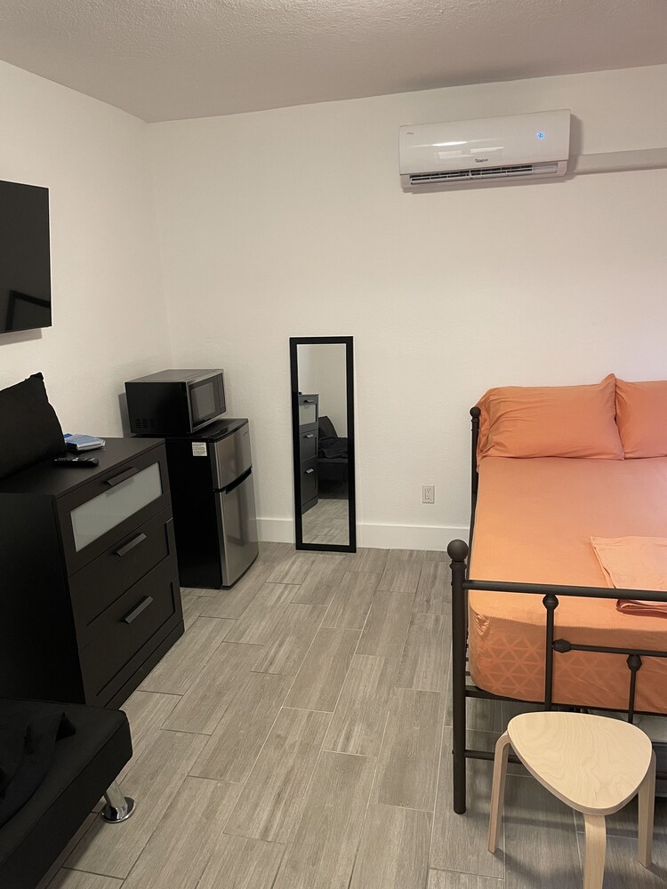 Cozy 1 bedroom in Wynwood with private entrance