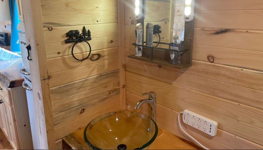 Beautiful cabin with ATV/UTV trail access, Black River Falls Room