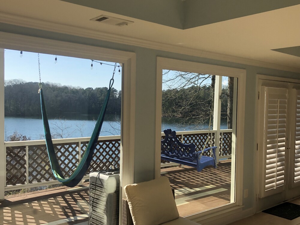 Stunning Lake Chalet close to Margaritaville & Aqualand (NEW