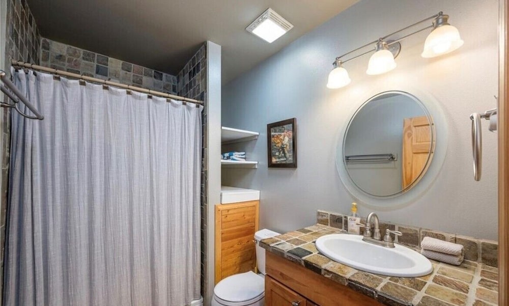 Mt. Baker Cabin in Snowline Glacier WA. NEW hot tub and cabin is dog