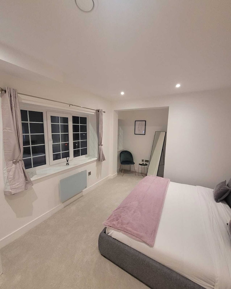 Lux 1 Bed Flat In The Heart Of Rochester