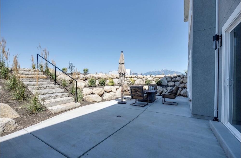 Gorgeous home with large kitchen and huge yard