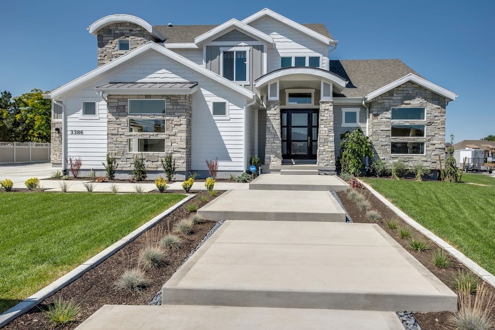 Gorgeous home with large kitchen and huge yard