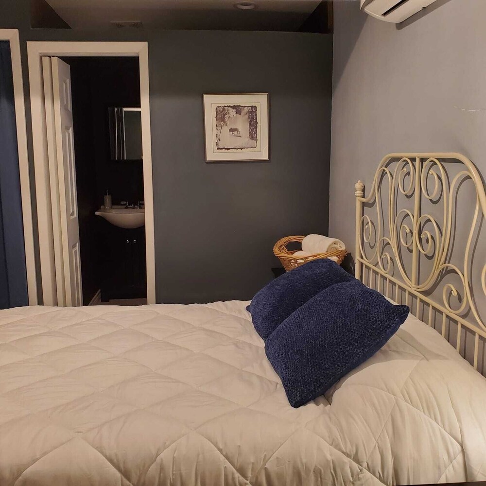 Adorable 1bedroom suite with free driveway parking Laredo Vrbo