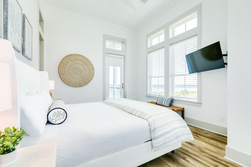 Beachfront Luxury w/ Hot Tub on Deck, Spacious Private Interior