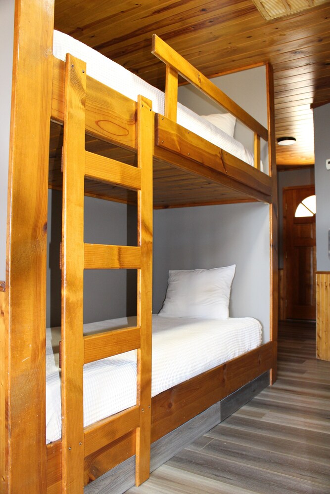 Lodge Suite Downstairs Deluxe w/ Deck