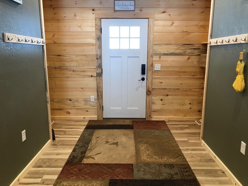 New Home in the woods with direct access to trails!! Iron River Vrbo