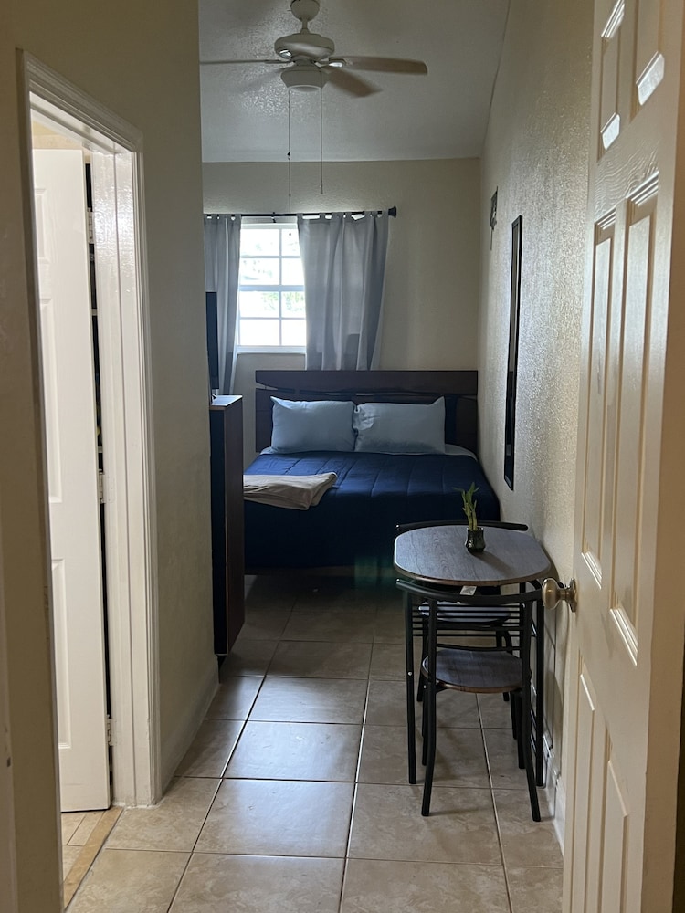 Cozy 1BR Guest SuiteI 5 mins from Hard Rock Stadium