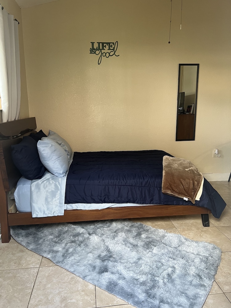 Cozy 1BR Guest SuiteI 5 mins from Hard Rock Stadium