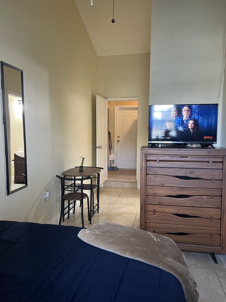 Cozy 1BR Guest SuiteI 5 mins from Hard Rock Stadium