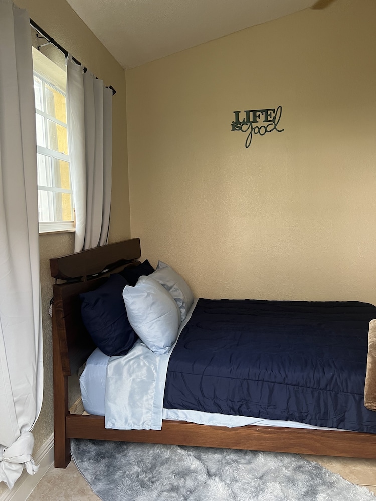 Cozy 1BR Guest SuiteI 5 mins from Hard Rock Stadium