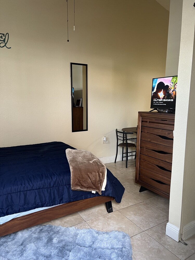 Cozy 1BR Guest SuiteI 5 mins from Hard Rock Stadium