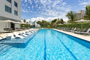 2 outdoor pools, sun loungers