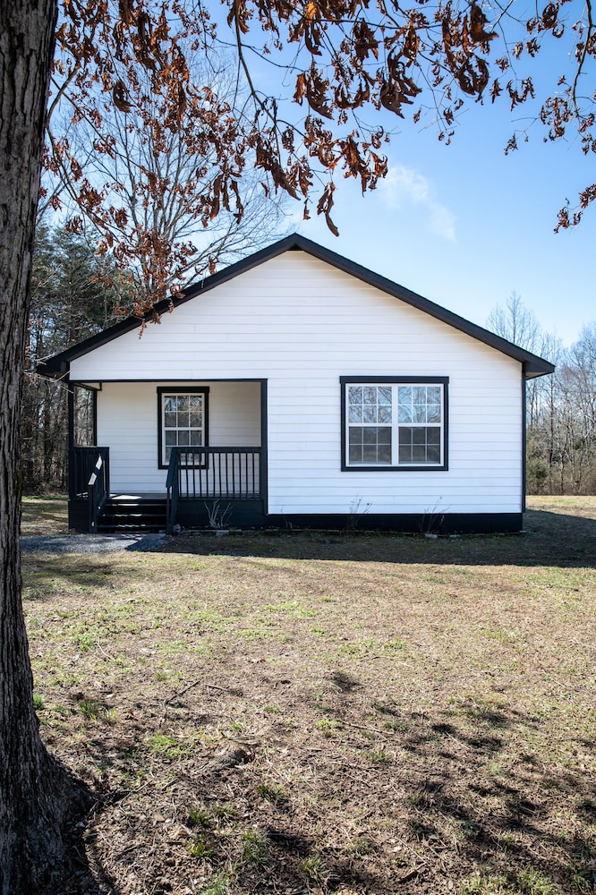 Lavish modern cabin escape, River living & Mtn. Views