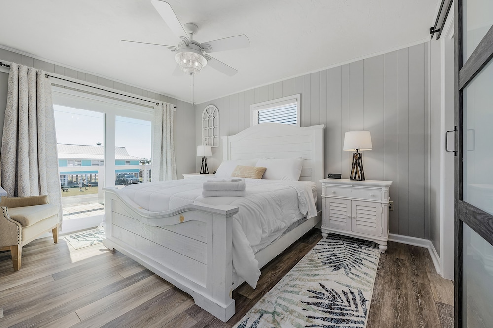 The Blue Beach Bungalow w/ Beautiful Beach Views St. Island Vrbo