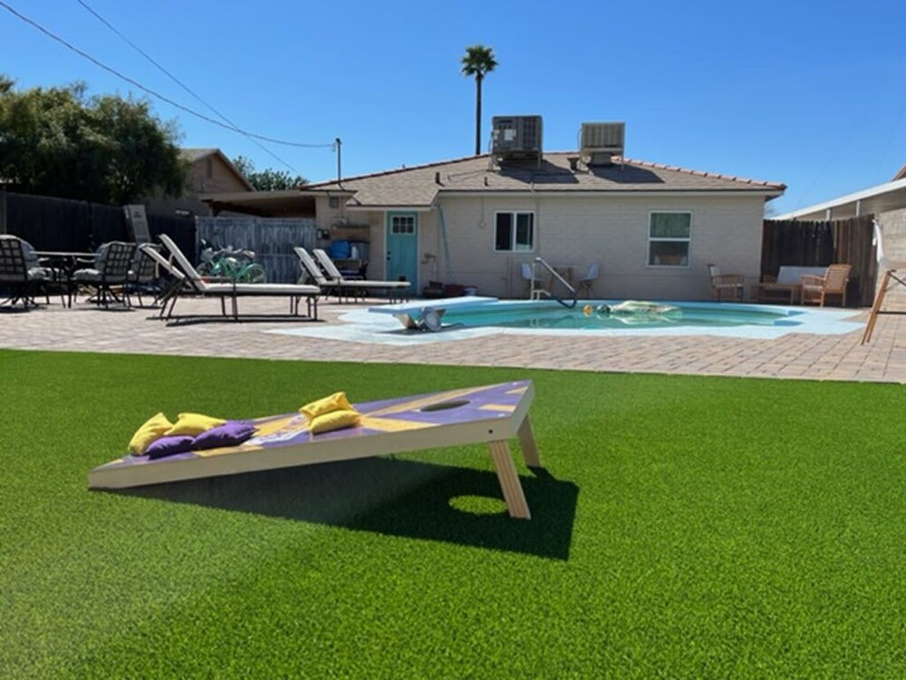 Modern & Retro Home with Pool & huge backyard Perfect for SPRING TRAINING GAMES