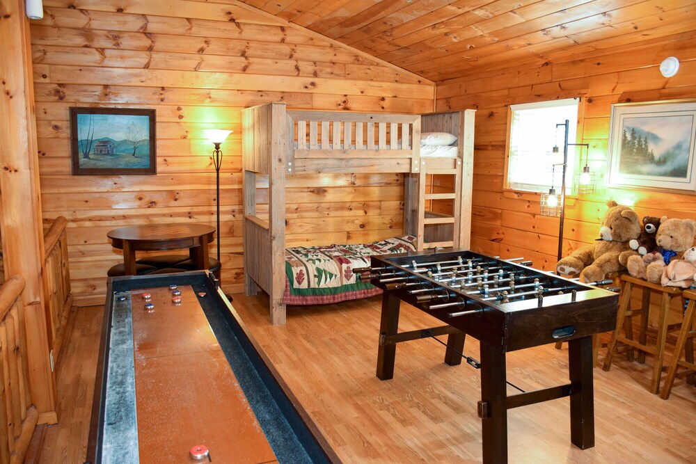 Quiet Harmony - 2BR/2BA In The Heart of Wears Valley, Walking Distance to Fishing Pond & Picnic Area