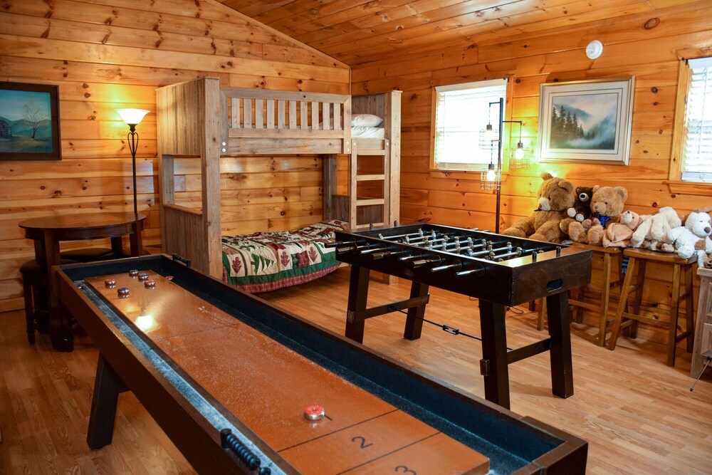 Quiet Harmony - 2BR/2BA In The Heart of Wears Valley, Walking Distance to Fishing Pond & Picnic Area