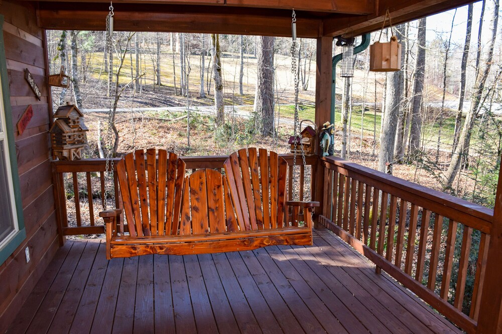 Quiet Harmony - 2BR/2BA In The Heart of Wears Valley, Walking Distance to Fishing Pond & Picnic Area