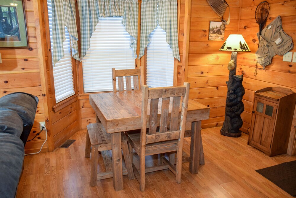 Quiet Harmony - 2BR/2BA In The Heart of Wears Valley, Walking Distance to Fishing Pond & Picnic Area