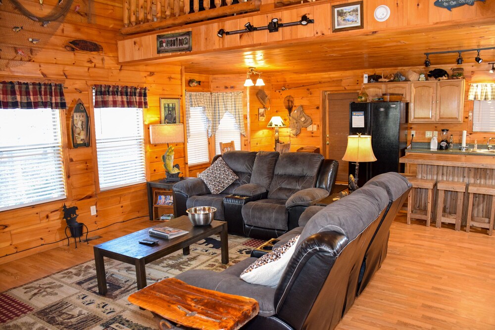 Quiet Harmony - 2BR/2BA In The Heart of Wears Valley, Walking Distance to Fishing Pond & Picnic Area