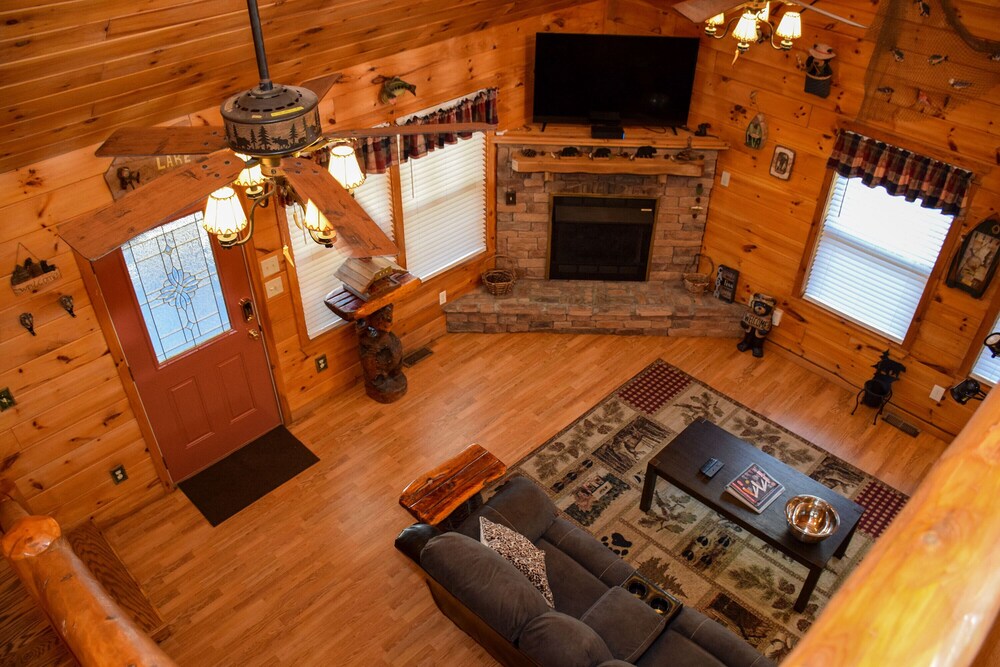 Quiet Harmony - 2BR/2BA In The Heart of Wears Valley, Walking Distance to Fishing Pond & Picnic Area