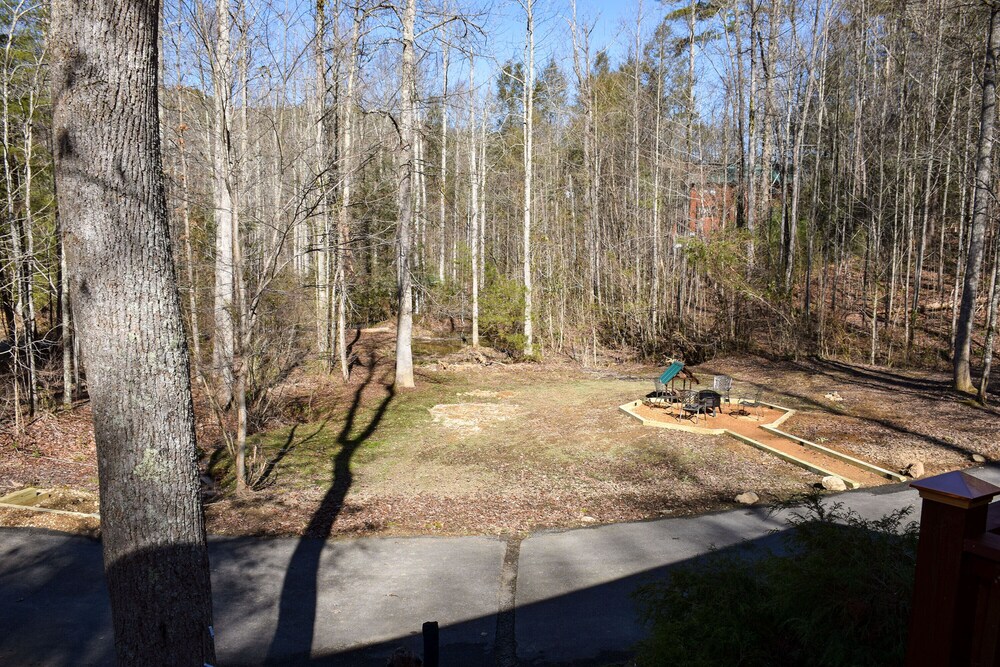 Quiet Harmony - 2BR/2BA In The Heart of Wears Valley, Walking Distance to Fishing Pond & Picnic Area