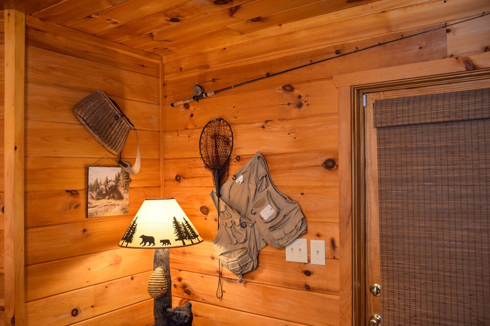 Quiet Harmony - 2BR/2BA In The Heart of Wears Valley, Walking Distance to Fishing Pond & Picnic Area